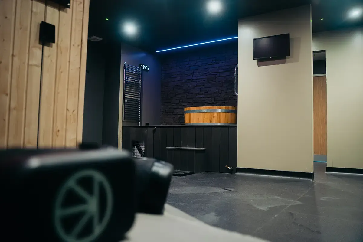 Recovery area with wood-panelled wall and lounge space