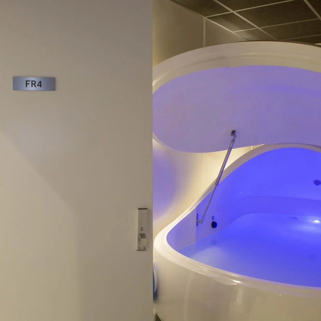 Float room doorway with a float pod inside