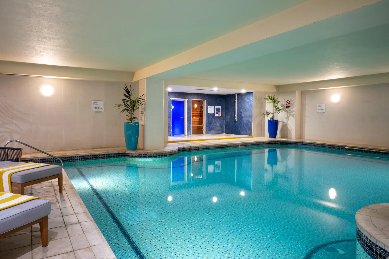 Indoor pool at the Leonardo hotel leisure club