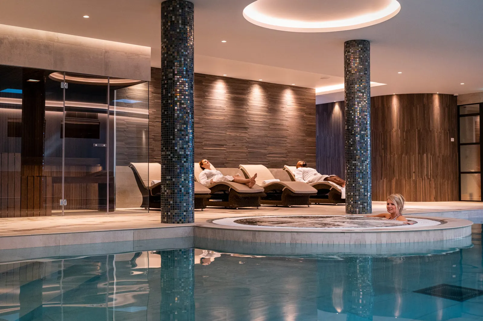 Spa pool with hydropool and loungers